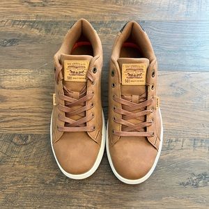 New Mens Levi 501 leather tan sneakers. Size 11.